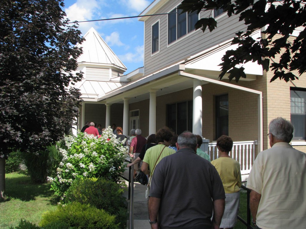 23 - Touring Sarah Jane Sanford Womens Home
